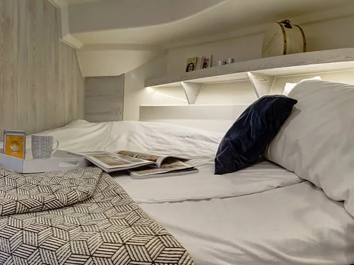 Cabin on Horizon 2 - Premier 38, a Cygnet Horizon 2 motorboat at Jarnac, France