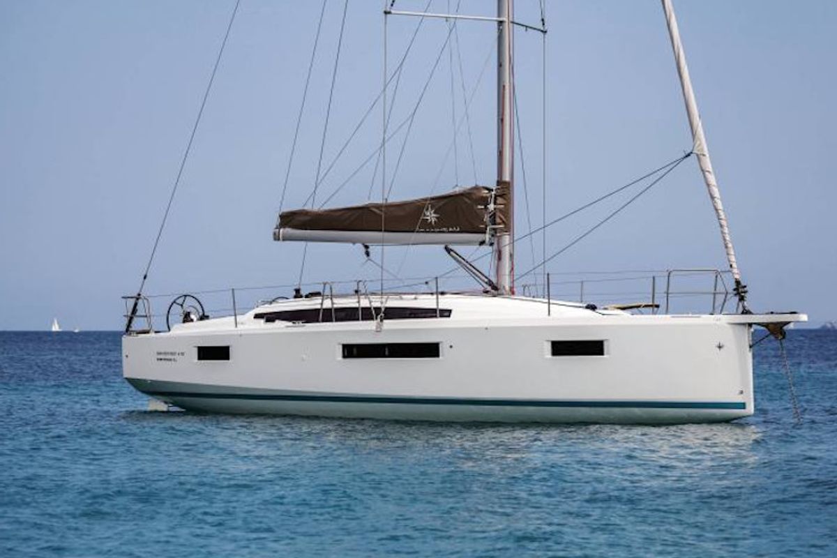 Exterior view of Tomeu, a Jeanneau Sun Odyssey 410 sailboat at Elephant Butte Estates, United States