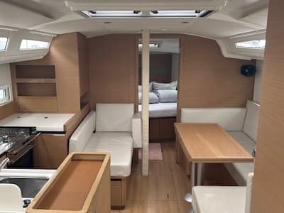 Salon of Tomeu, a Jeanneau Sun Odyssey 410 sailboat at Elephant Butte Estates, United States