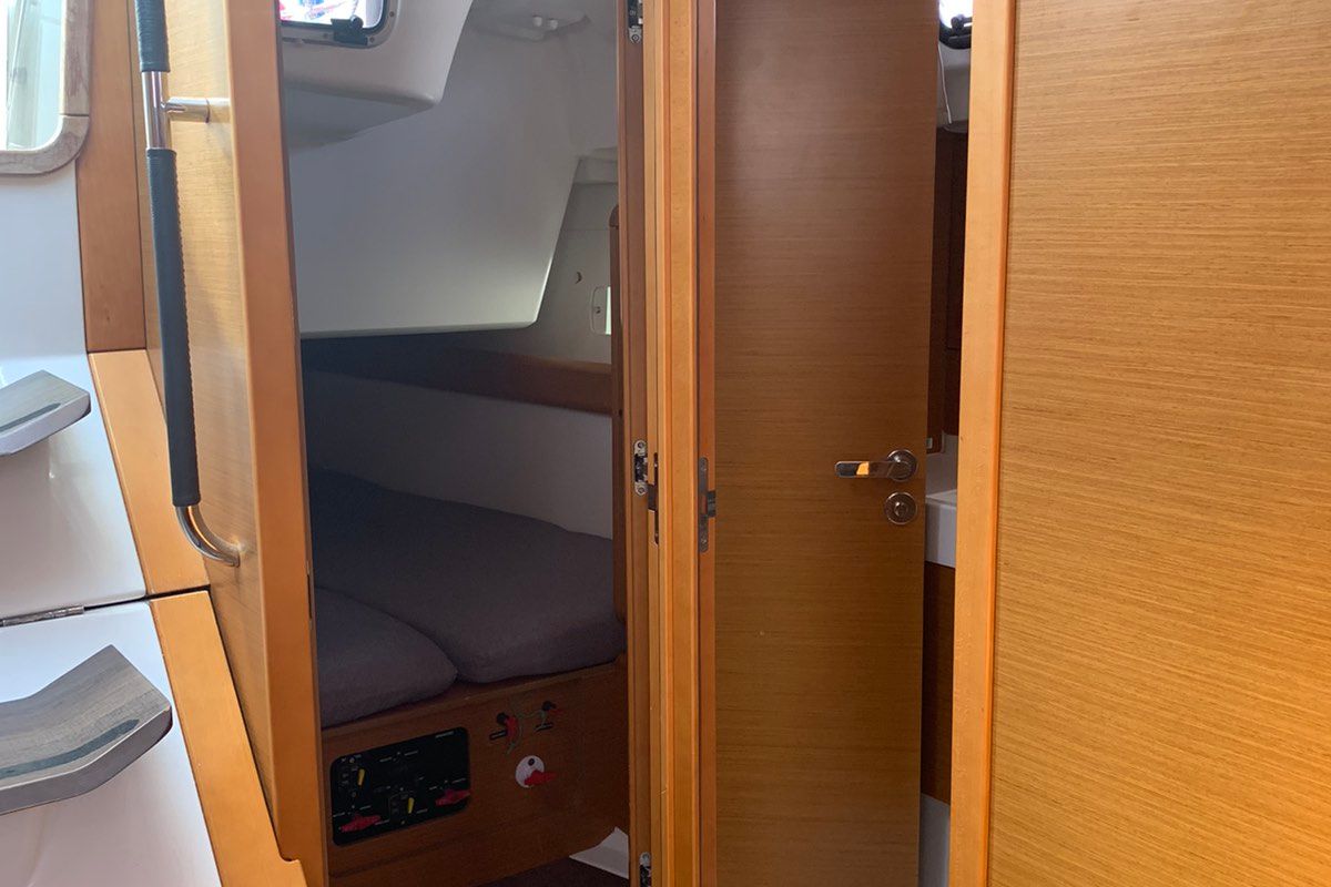 Cabin on Aurora, a Jeanneau Sun Odyssey 519 sailboat at Skiathos, Greece