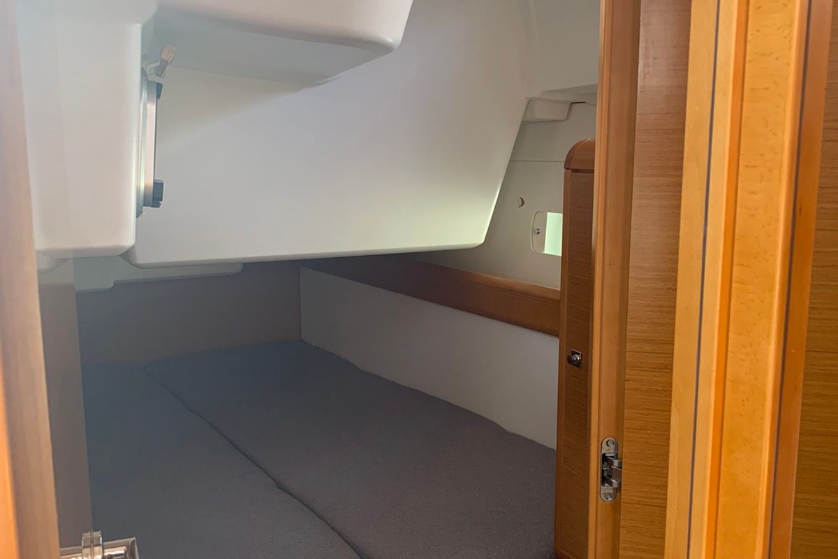 Cabin on Aurora, a Jeanneau Sun Odyssey 519 sailboat at Skiathos, Greece