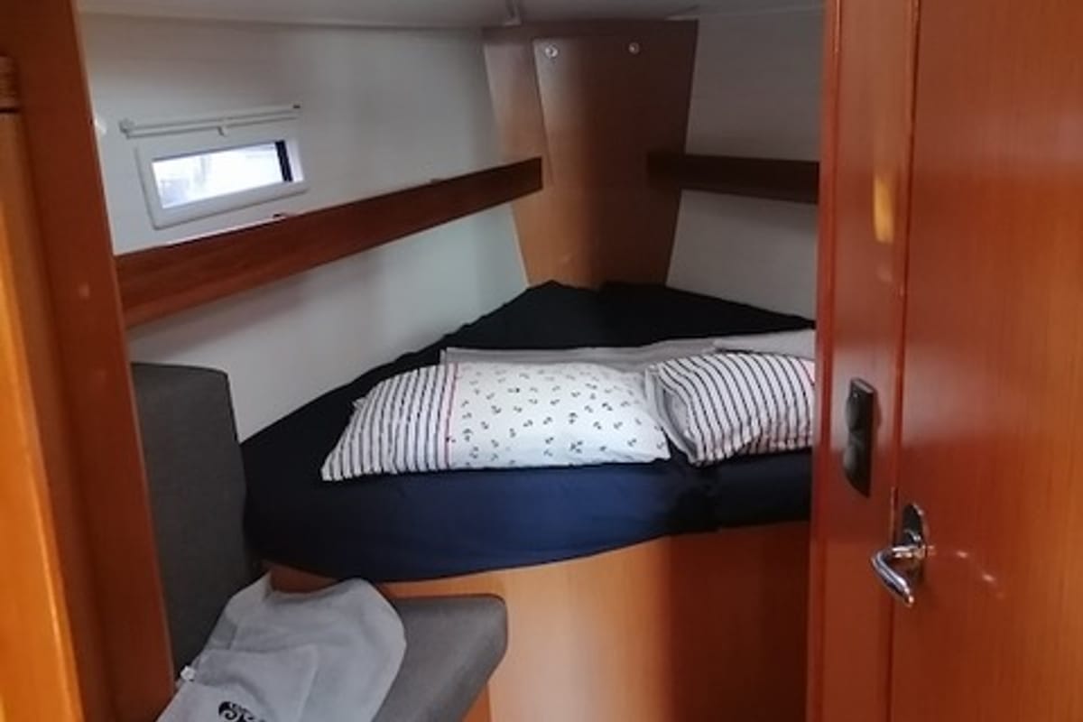Cabin on Mayla, a Bavaria Cruiser 40 sailboat at Fethiye, Turkey
