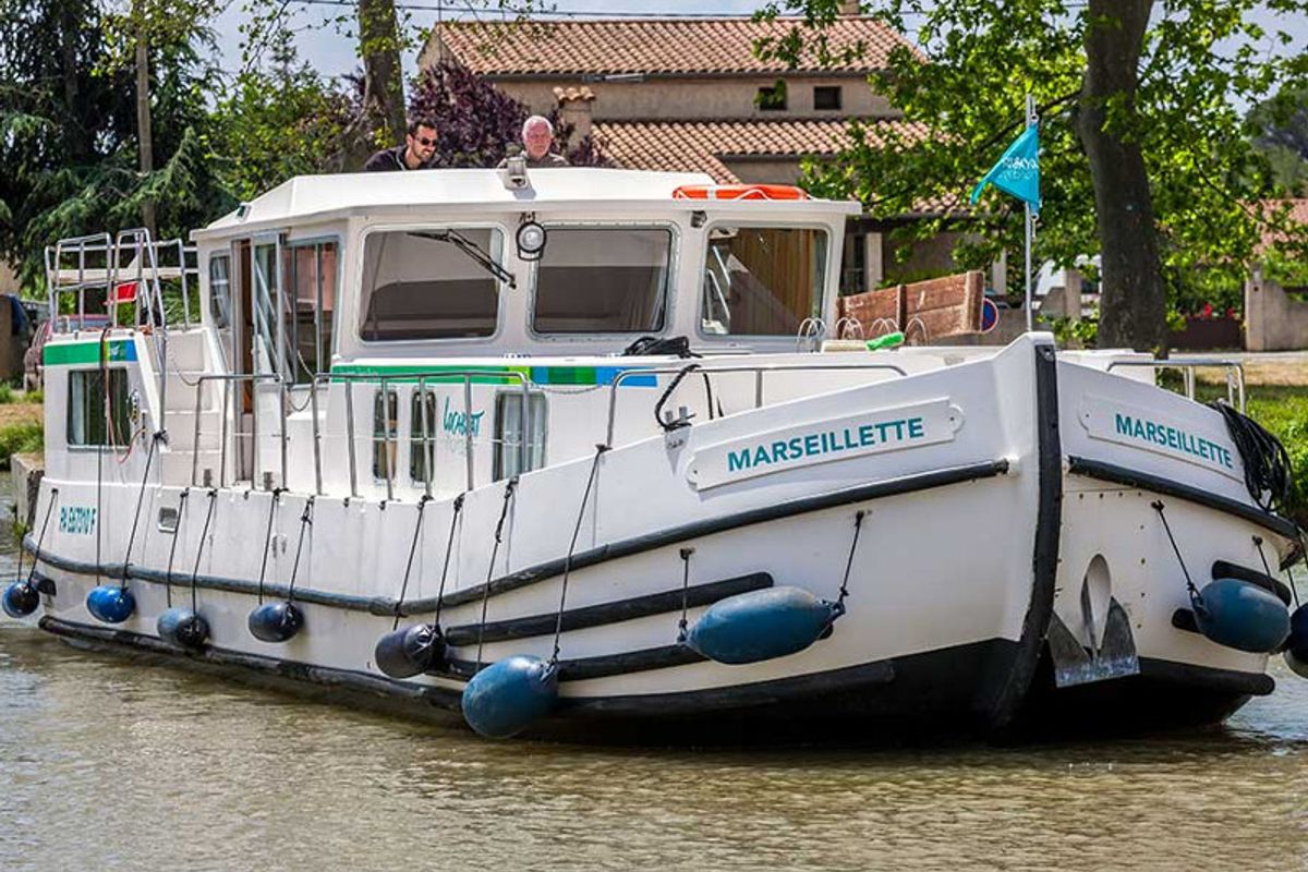 Exterior view of 1400-12, a Pénichette 1400 motorboat at Argens-Minervois, France