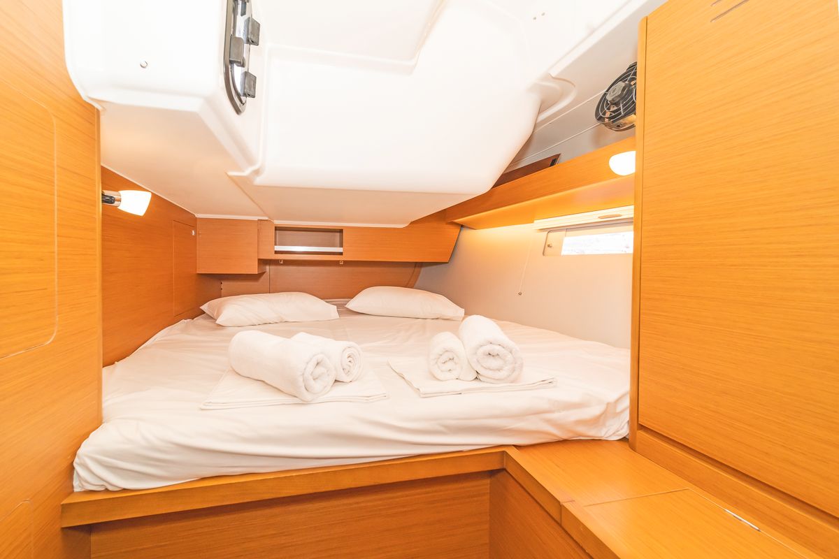 Cabin on Hierax, a Dufour 430 sailboat at Volos Municipality, Greece