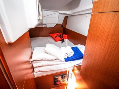 Head on Dalmar, a Beneteau Oceanis 35 sailboat at Općina Medulin, Croatia