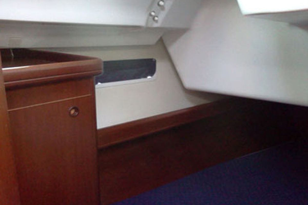 Cabin on Hinitsa, a Beneteau Oceanis 393 sailboat at Gouvia, Greece