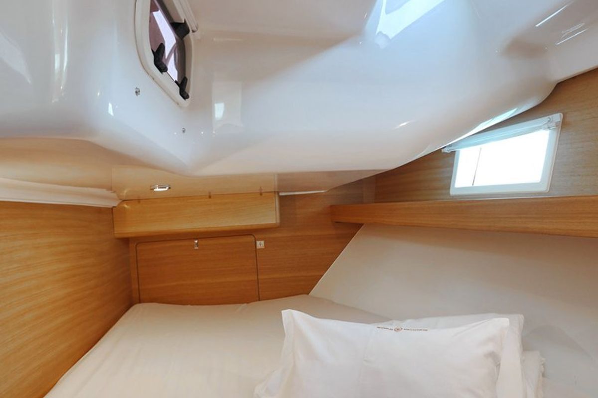 Cabin on Luna, a Elan Impression 45.1 sailboat at Grad Šibenik, Croatia