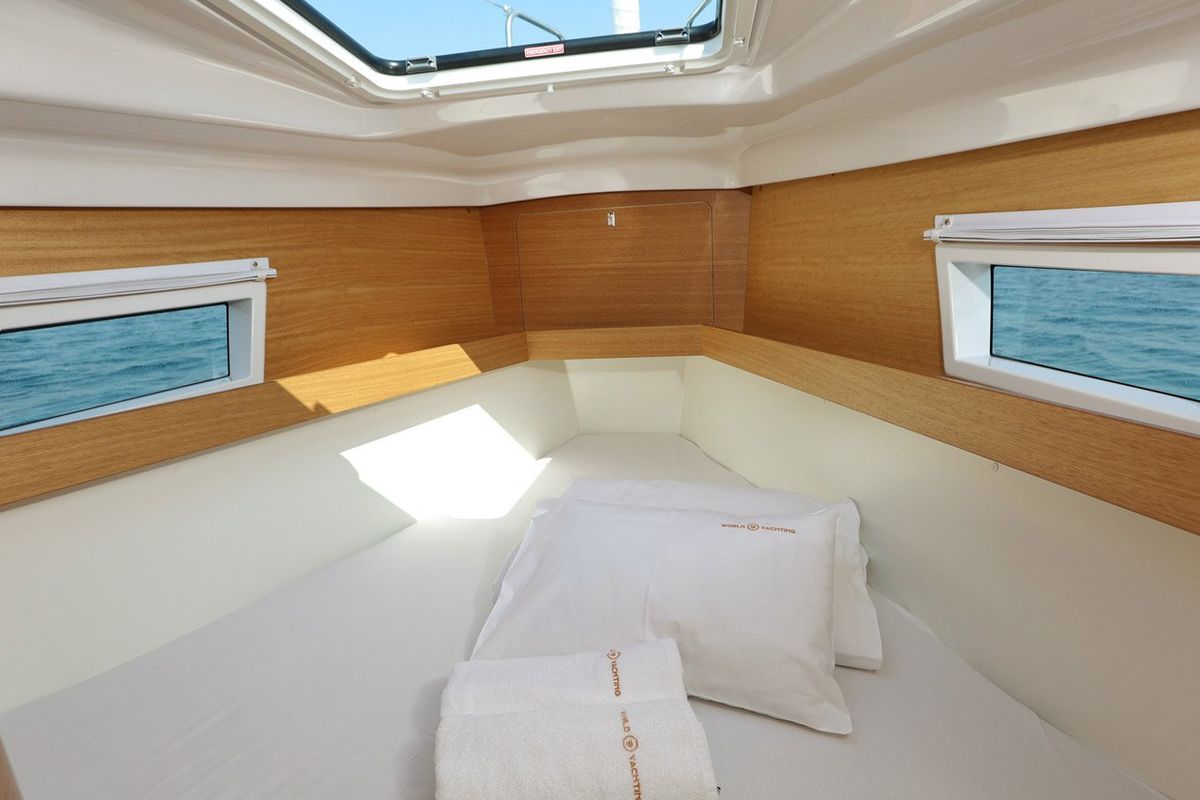 Cabin on Luna, a Elan Impression 45.1 sailboat at Grad Šibenik, Croatia