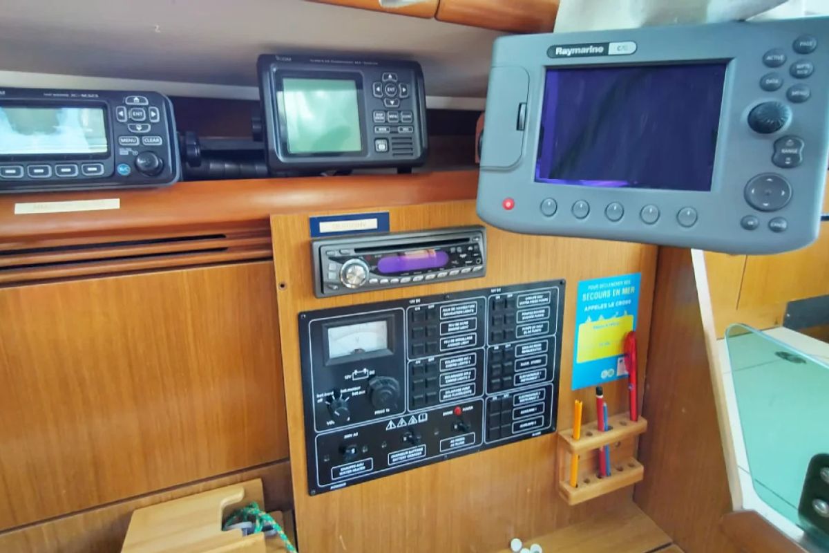 Jami 3, a Jeanneau Sun Odyssey 32i sailboat at Saint-Cast-le-Guildo, France