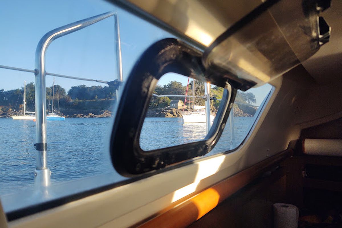 Jami 3, a Jeanneau Sun Odyssey 32i sailboat at Saint-Cast-le-Guildo, France