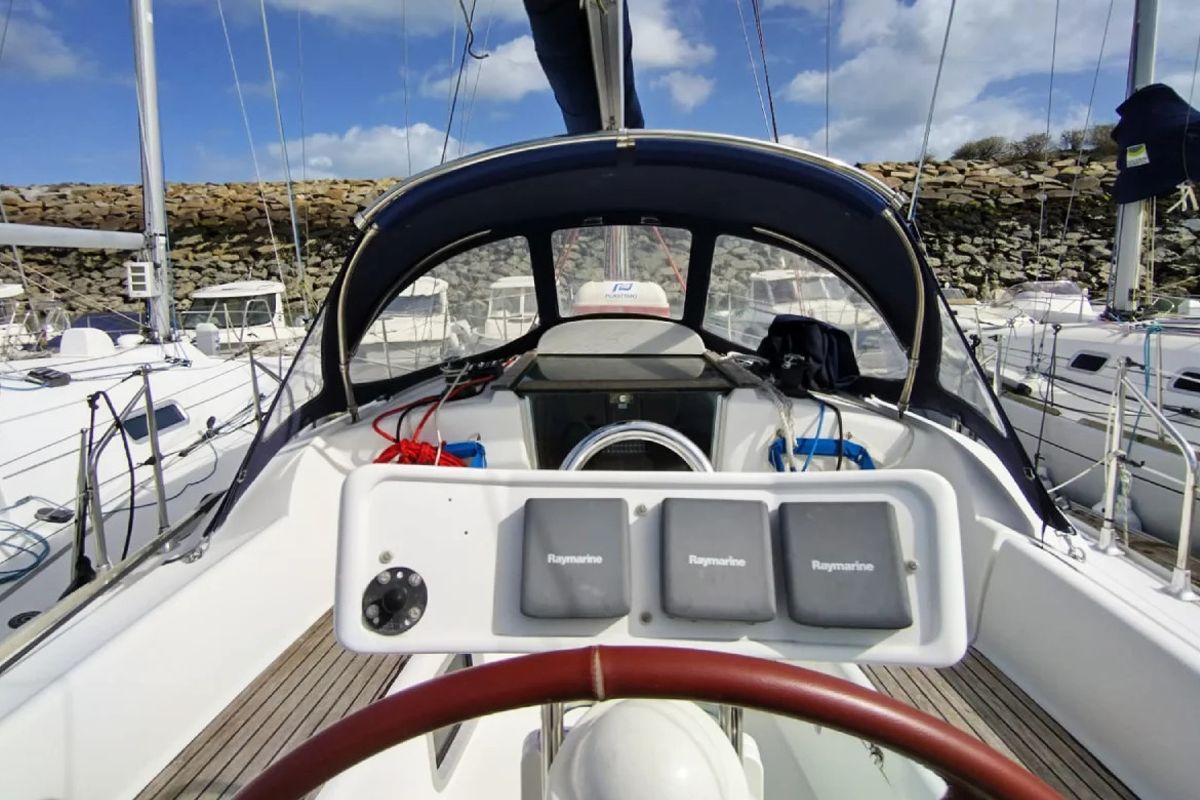Cockpit of Jami 3, a Jeanneau Sun Odyssey 32i sailboat at Saint-Cast-le-Guildo, France