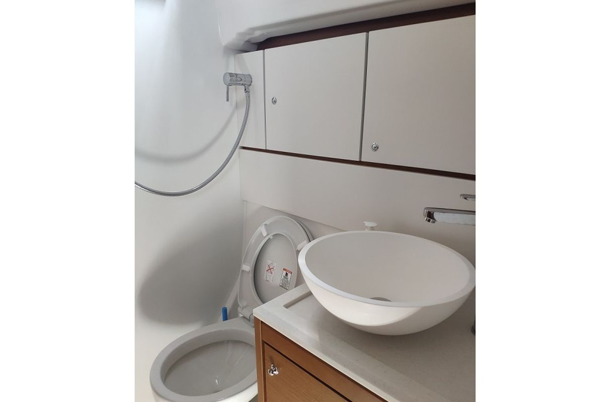 Head on Sogno Di Mare, a Jeanneau 51 sailboat at Preveza, Greece
