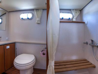 Head on 349GS-4, a Linssen Grand Sturdy 34.9 motorboat at Lutzelbourg, France