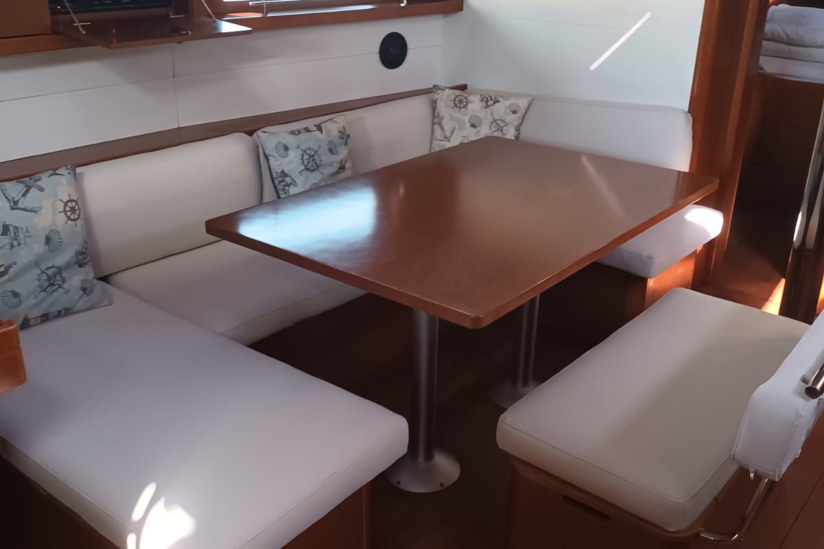 Salon of Luna Rossa, a Beneteau Oceanis 48 sailboat at Grad Šibenik, Croatia