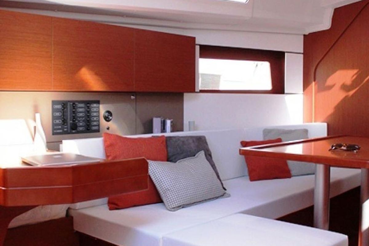 Salon of Oceanis 35.1 Club, a Gulet Moorings 352 sailboat at Cannigione, Italy