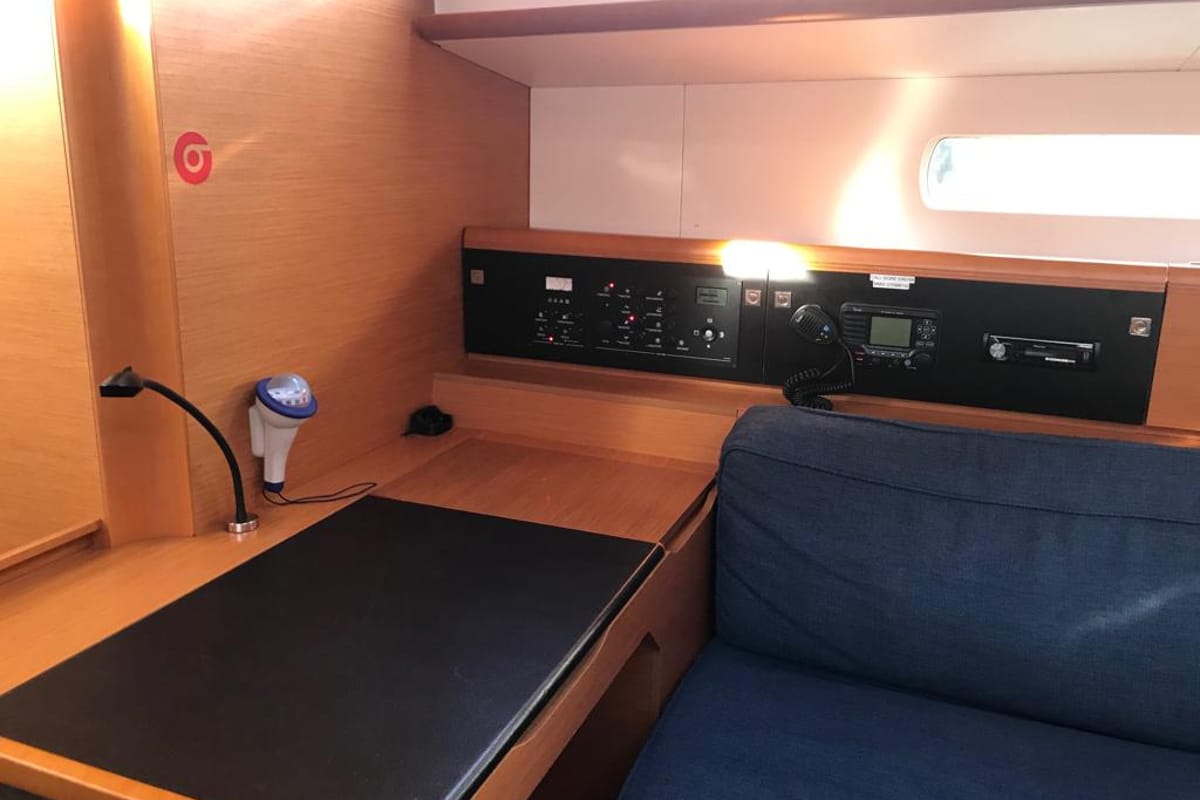 Salon of Alboran Bourbon (Las Galletas), a Jeanneau Sun Odyssey 519 sailboat at Elephant Butte Estates, United States
