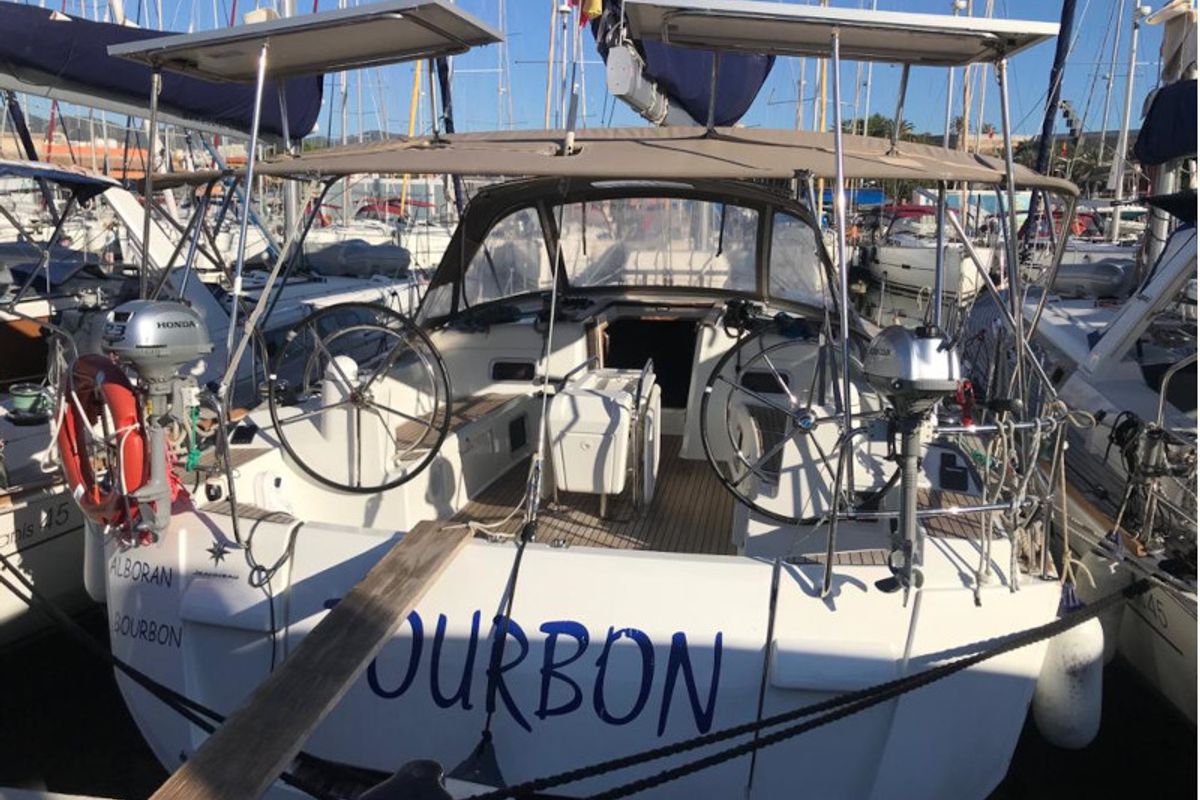 Exterior view of Alboran Bourbon (Las Galletas), a Jeanneau Sun Odyssey 519 sailboat at Elephant Butte Estates, United States