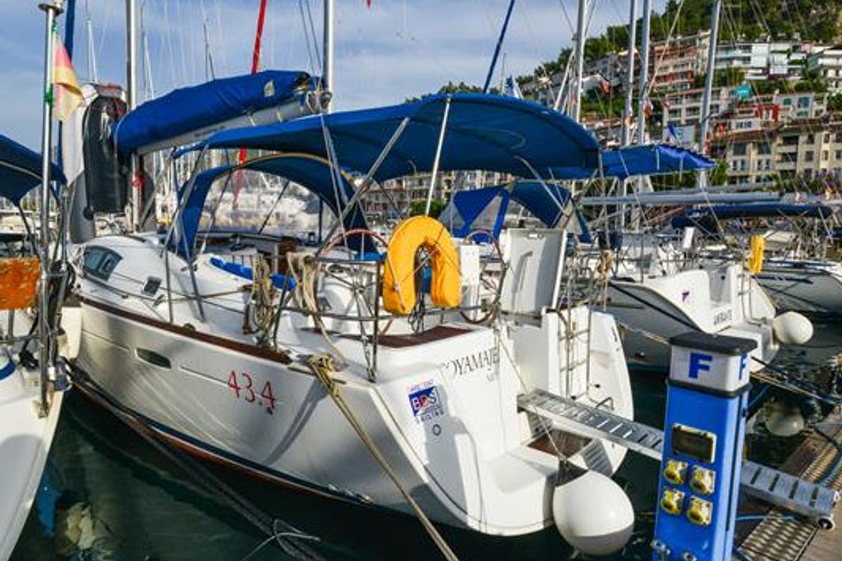 Exterior view of Soyamaje, a Beneteau Oceanis 43 sailboat at Fethiye, Turkey