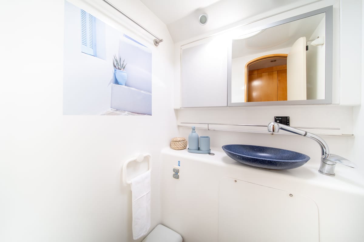 Head on Zorba CAT Cabin 1, a Fountaine Pajot Eleuthera 60 catamaran at Aegina, Greece