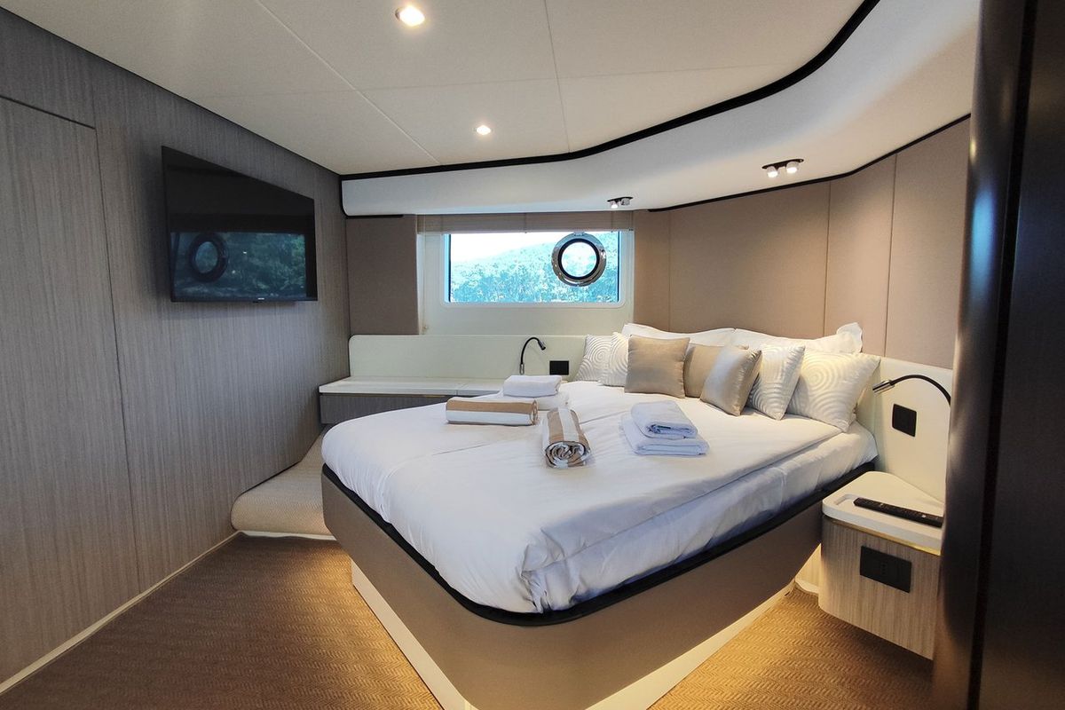 Cabin on Be Happy, a Azimut 55 Fly yacht at Grad Kaštela, Croatia