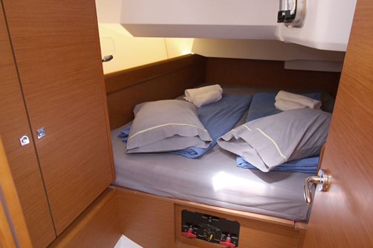 Cabin on Kronos, a Jeanneau Sun Odyssey 449 sailboat at Lavreotiki Municipal Unit, Greece