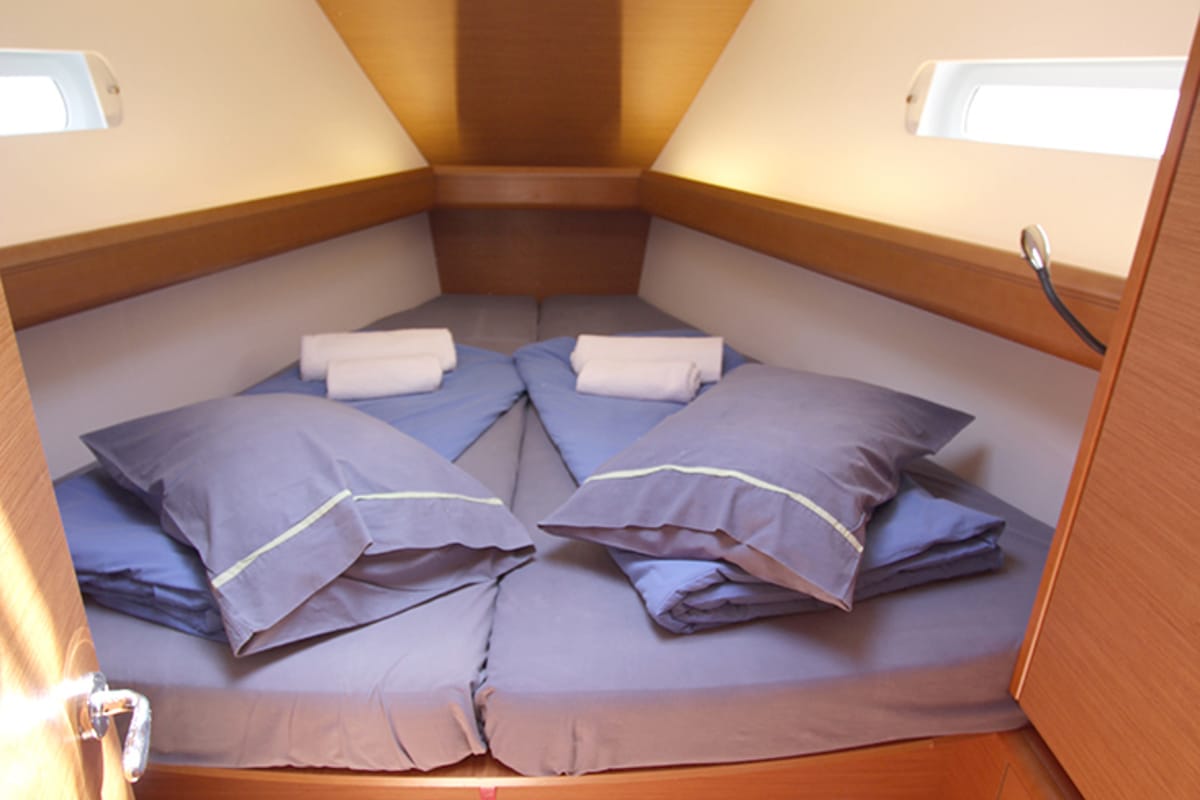 Cabin on Kronos, a Jeanneau Sun Odyssey 449 sailboat at Lavreotiki Municipal Unit, Greece