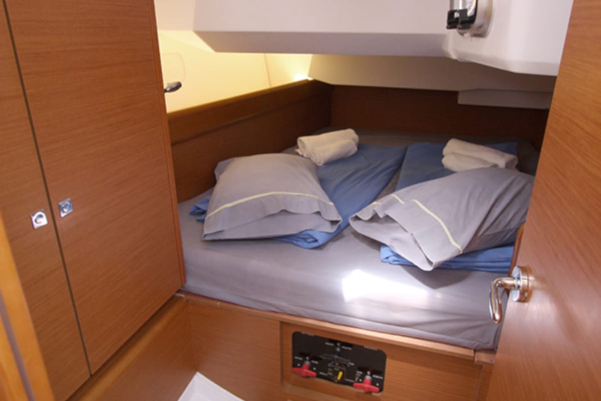 Cabin on Kronos, a Jeanneau Sun Odyssey 449 sailboat at Lavreotiki Municipal Unit, Greece