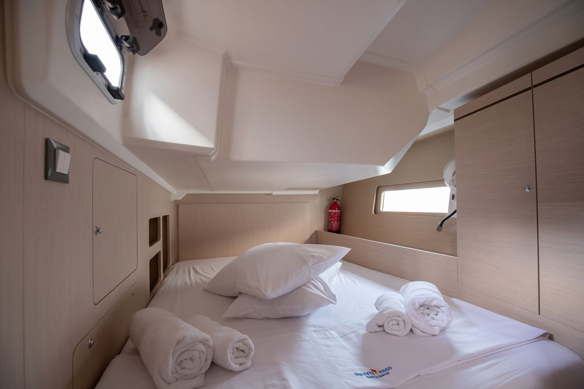 Cabin on Tyche, a Beneteau Oceanis 46.1 sailboat at Rosignano Solvay, Italy