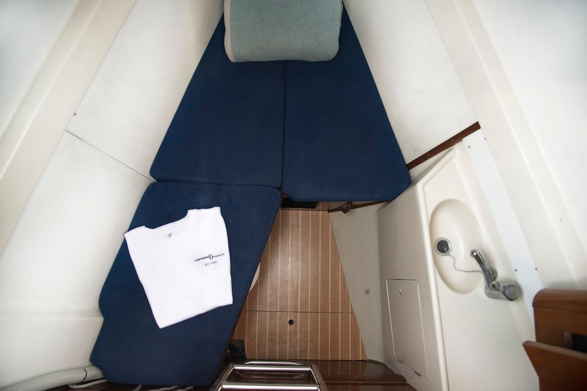 Cabin on Vori, a Beneteau Oceanis Clipper 473 sailboat at Athens, Greece