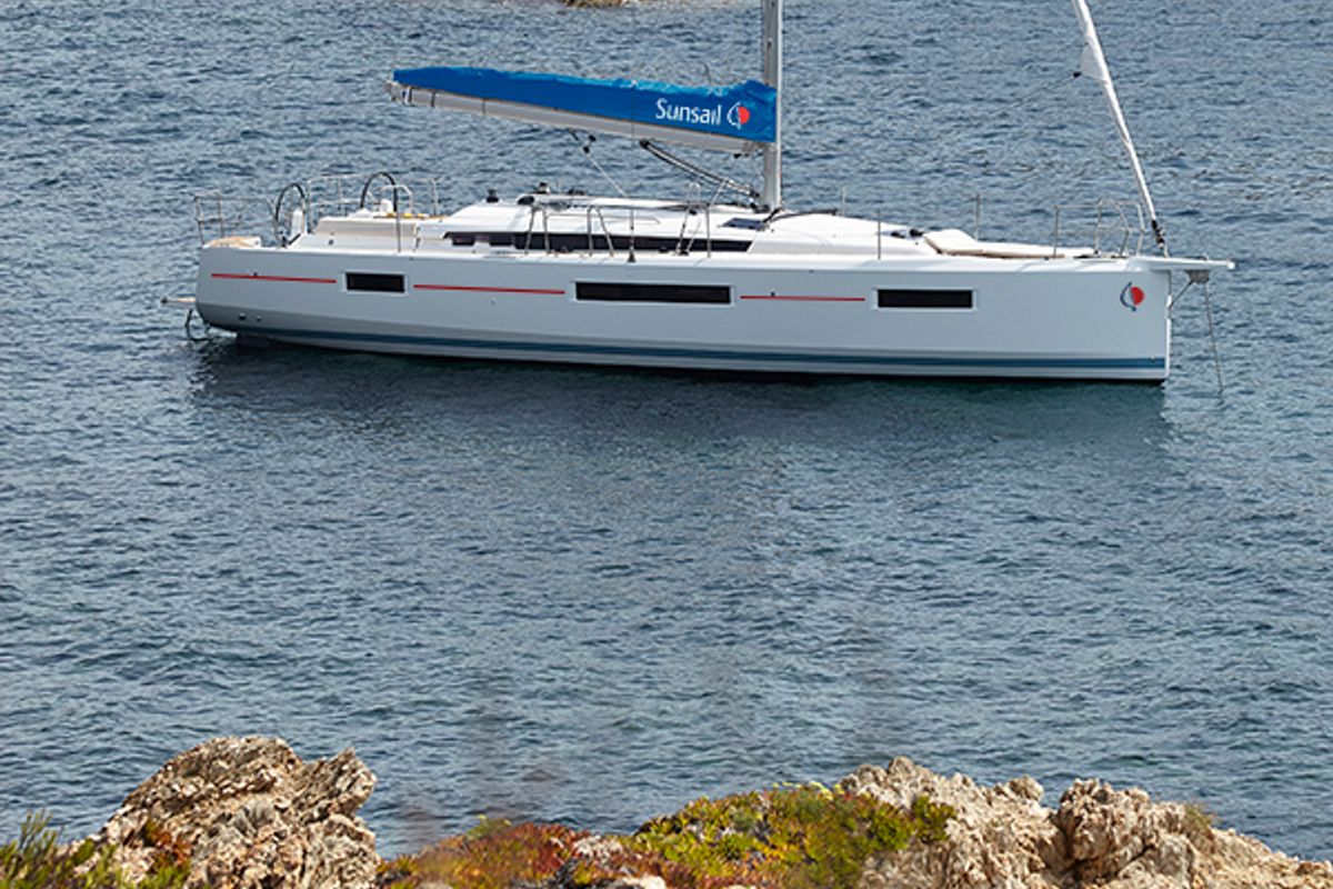 Exterior view of Sunsail 44 SO Classic, a Jeanneau Sun Odyssey 440 sailboat at Piraeus, Greece