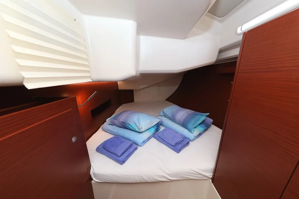 Cabin on Mika, a Hanse Yachts Hanse 458 sailboat at Općina Sukošan, Croatia