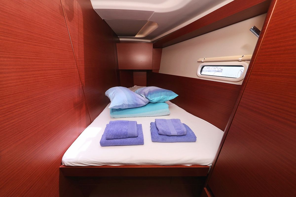 Cabin on Mika, a Hanse Yachts Hanse 458 sailboat at Općina Sukošan, Croatia