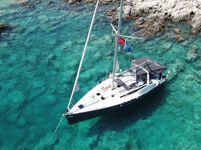 Salon of Tundra, a Beneteau Oceanis 48 sailboat at Kaş, Turkey