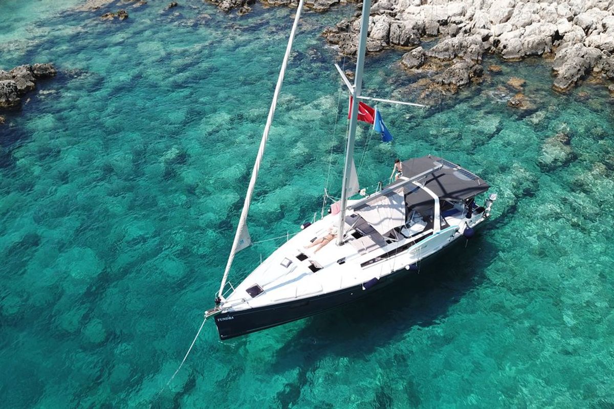 Salon of Tundra, a Beneteau Oceanis 48 sailboat at Kaş, Turkey