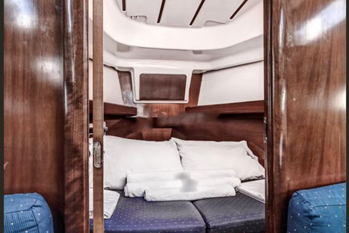 Cabin on ANIMA, a Beneteau Oceanis 361 sailboat at Marina Delta Kallithea, Greece