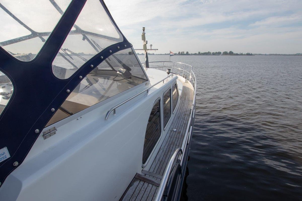 Exterior view of Pieton, a De Drait DeLuxe 42 motorboat at Akkrum, Netherlands