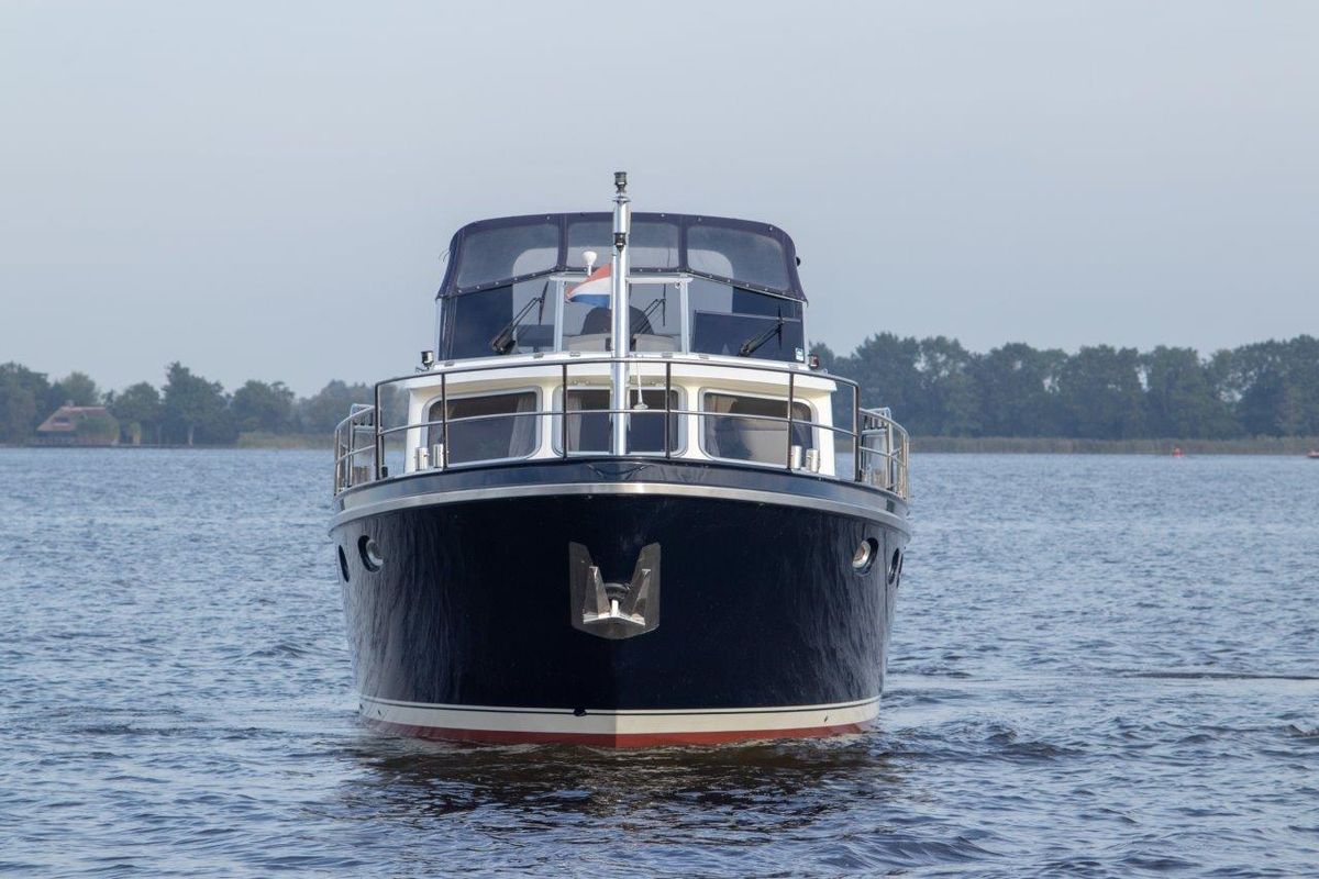 Exterior view of Pieton, a De Drait DeLuxe 42 motorboat at Akkrum, Netherlands