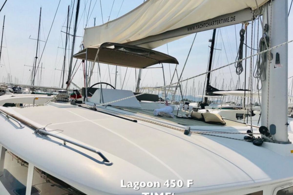Salon of TIME , a Lagoon 450 catamaran at Općina Sukošan, Croatia