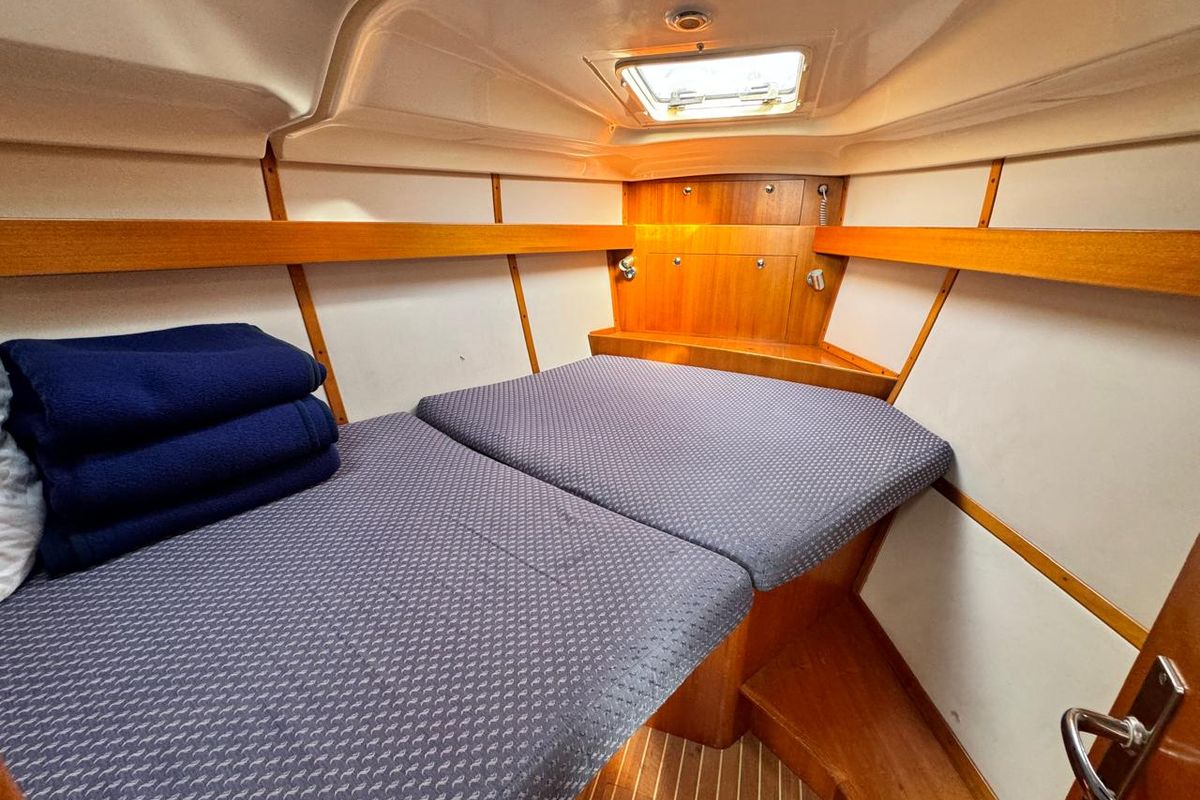 Cabin on Sinje Sanje, a Elan 384 Impression sailboat at Punat, Croatia