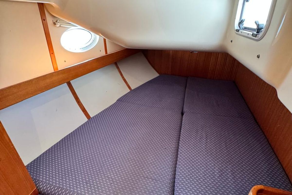 Cabin on Sinje Sanje, a Elan 384 Impression sailboat at Punat, Croatia