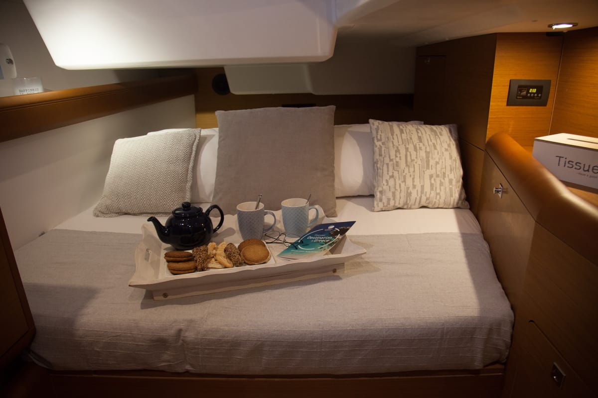 Cabin on Maistros, a Jeanneau Sun Odyssey 519 sailboat at Lavreotiki Municipal Unit, Greece