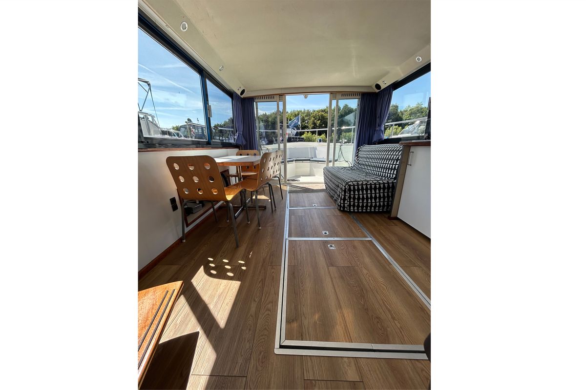Salon of Pretty Woman, a De Drait Safari Houseboat 1050 motorboat at Drachten, Netherlands