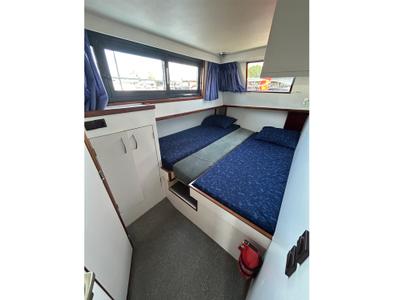 Cabin on Pretty Woman, a De Drait Safari Houseboat 1050 motorboat at Drachten, Netherlands