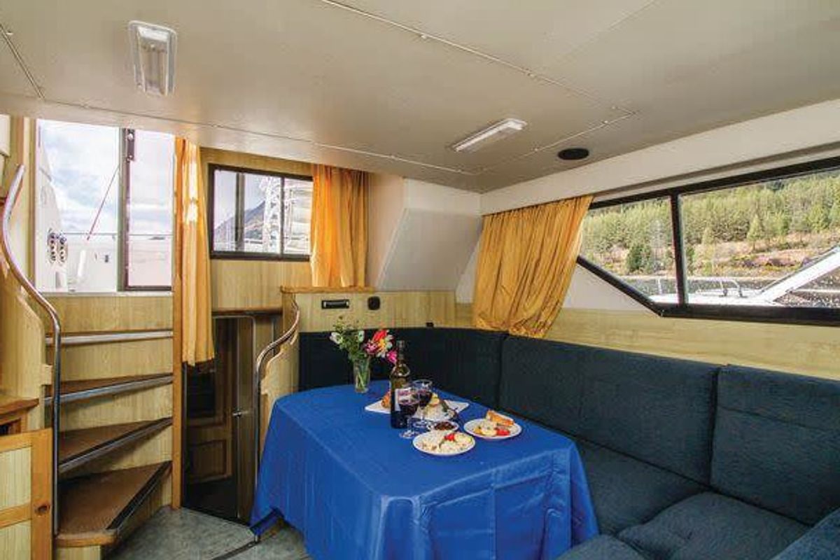 Salon of Royal Star WHS - Budget 1, a Cygnet Royal Star WHS motorboat at Laggan, United Kingdom