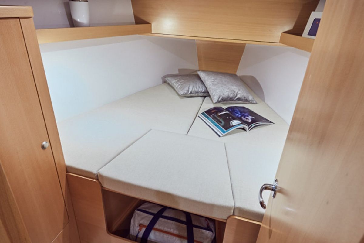 Cabin on Sunsail Sun Odyssey 319 Classic, a Jeanneau Sun Odyssey 319 sailboat at Tonnarella, Italy
