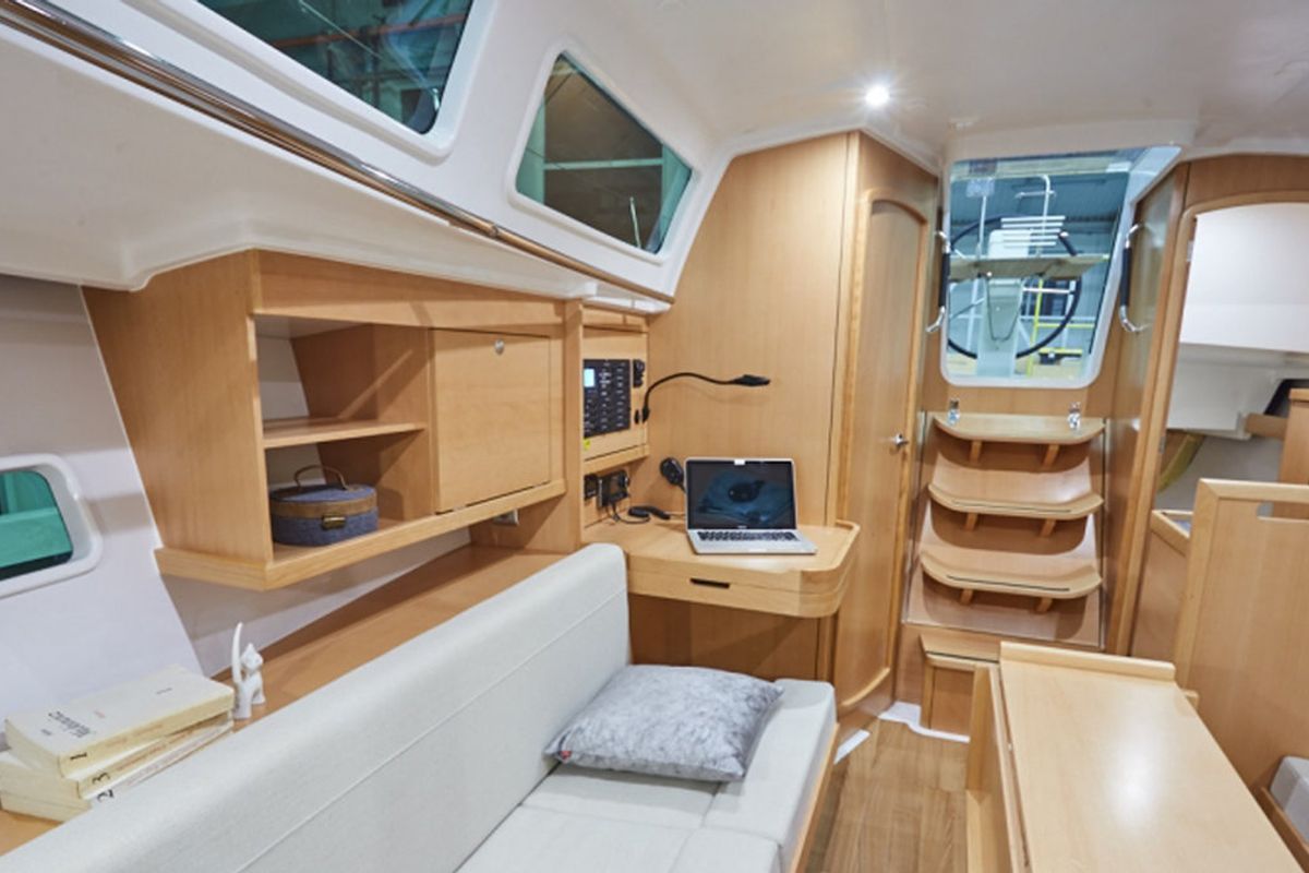 Salon of Sunsail Sun Odyssey 319 Classic, a Jeanneau Sun Odyssey 319 sailboat at Tonnarella, Italy
