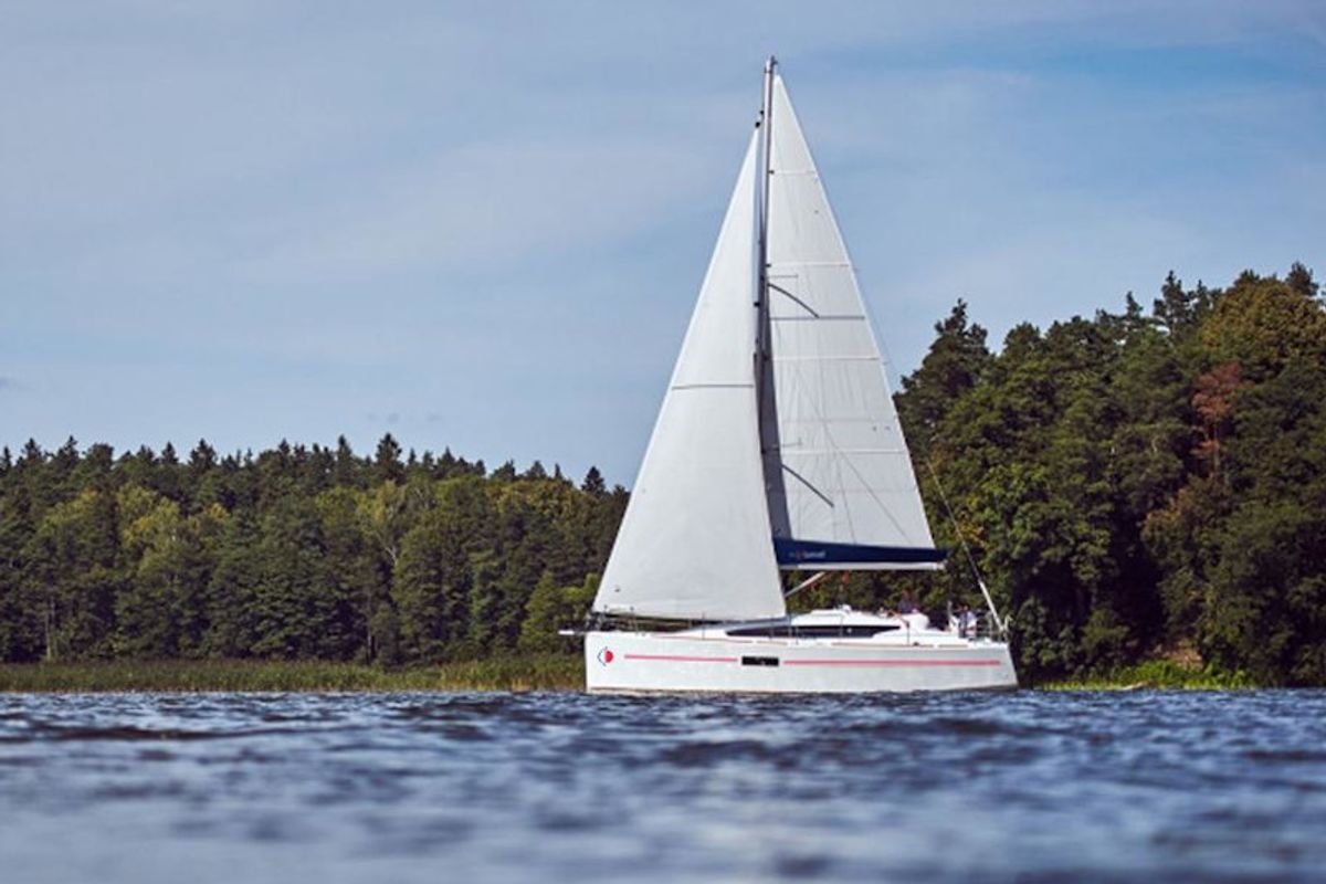 Exterior view of Sunsail Sun Odyssey 319 Classic, a Jeanneau Sun Odyssey 319 sailboat at Tonnarella, Italy