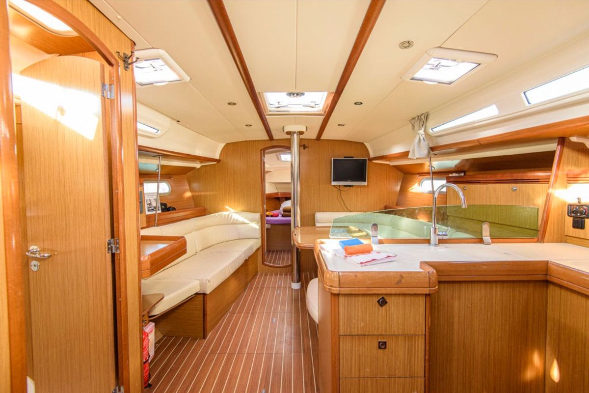 Salon of Benoit, a Jeanneau Sun Odyssey 42 i sailboat at San Vincenzo, Italy