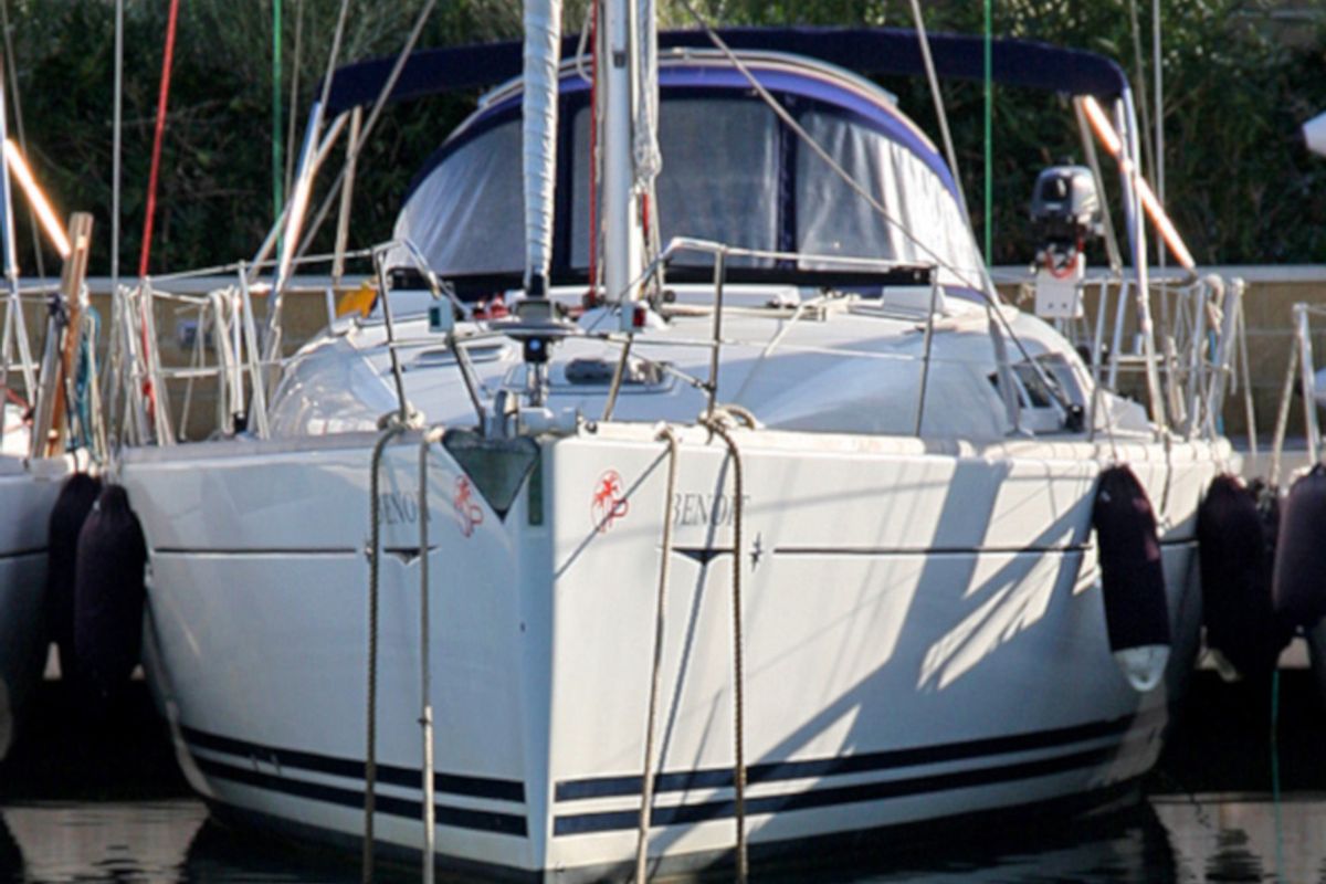 Exterior view of Benoit, a Jeanneau Sun Odyssey 42 i sailboat at San Vincenzo, Italy
