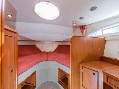Cabin on E400-13, a Pénichette Europa E.400 motorboat at Fürstenberg/Havel, Germany